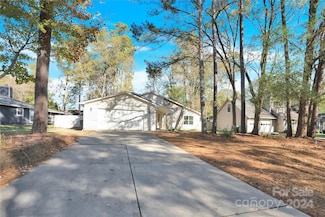 6920 Stillmeadow Dr, Charlotte, NC 28277