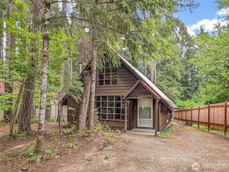 140 Sunstone Rd, Packwood, WA 98361