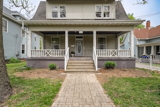 909 W Wood St, Bloomington, IL 61701