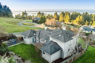 111 Evergreen Ln, Eureka, CA 95503