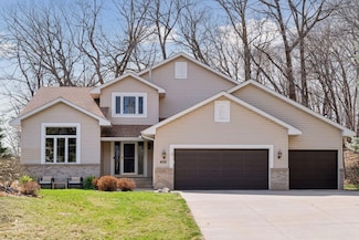 4021 Woodhill Ct, Rockford, MN 55373
