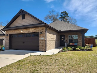 1832 SE Shadowbrook Ln, Cullman, AL 35055
