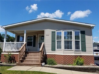 9800 Limehouse Dr, Clarence, NY 14031