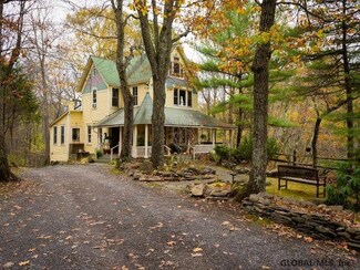 44 Falls View Ln, Cairo, NY 12413