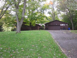 2254 Leonard St, Ravenna, OH 44266