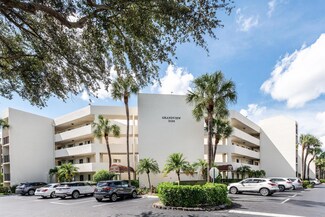 3138 Via Poinciana Unit 204, Lake Worth, FL 33467