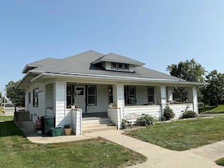 107 E Henry St, Calmar, IA 52132