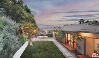 8877 Sunset Crest Place, Los Angeles, CA 90046
