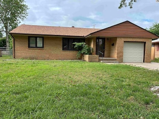 7 Meadowlark Ln, Hutchinson, KS 67502