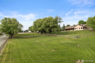 2720 NW Cascade Ave, East Wenatchee, WA 98802