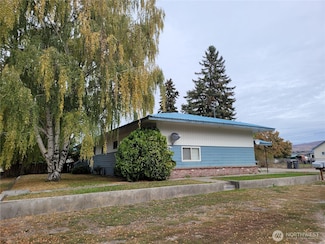 615 5th St, Oroville, WA 98844