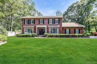 1 Damaris Ct, Bayport, NY 11705