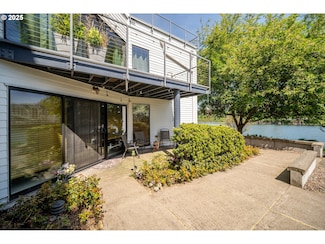 720 NW Naito Pkwy Unit D24, Portland, OR 97209