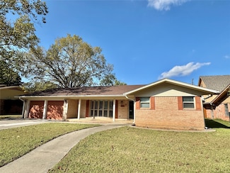 1905 Bridle Ln, Gainesville, TX 76240