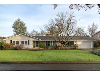 2185 Oakmont Way, Eugene, OR 97401