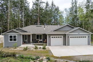 2162 Middle Dr, Freeland, WA 98249