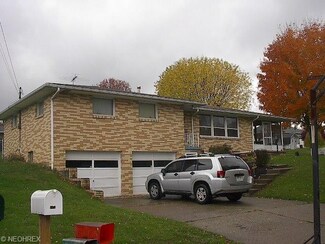 112 Dennis Ln, Follansbee, WV 26037