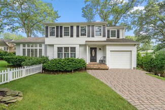 111 Van Buren Dr, Centerport, NY 11721