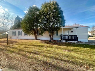 403 Farm Ln, Cadillac, MI 49601