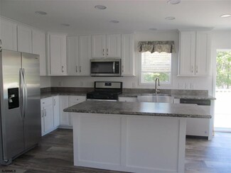 7 Redwood Ct, Mays Landing, NJ 08330
