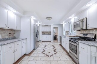 85 Pontiac Rd, Somerset, MA 02726