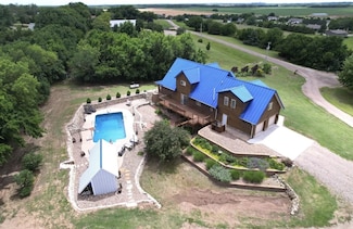 4412 Turner Ln, Salina, KS 67401