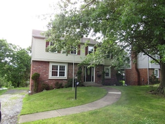 2899 Oneill Dr, Bethel Park, PA 15102