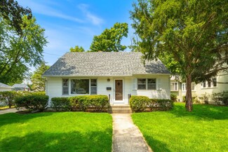 116 N Oakwood Ave, West Chicago, IL 60185