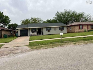 505 E Commerce St, Henrietta, TX 76365