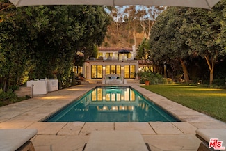 705 Palisades Beach Rd, Santa Monica, CA 90402