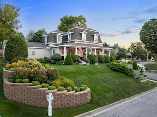 402 Beech St, Petoskey, MI 49770