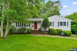 189 Alberon Dr, Park Ridge, NJ 07656