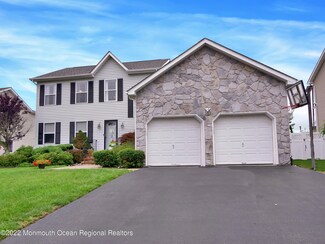 12 Paulette Ln, Howell, NJ 07731