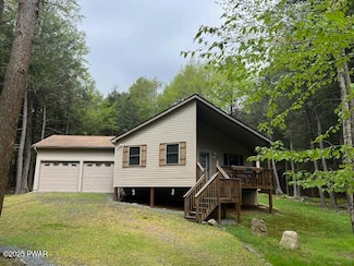 73 Holiday Dr, Lake Harmony, PA 18624