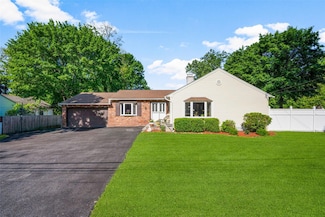 206 Wood Hampton Dr, White Plains, NY 10603