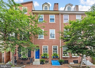241 Delancey St, Philadelphia, PA 19106