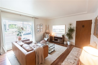 320 27th St, Hermosa Beach, CA 90254