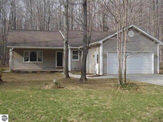 19098 Beechridge Dr, Lake Ann, MI 49650