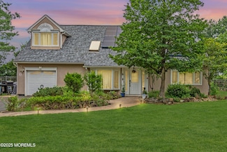6 Hillcrest Rd, Manalapan, NJ 07726