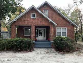 503 Hylan Ave, Hamlet, NC 28345
