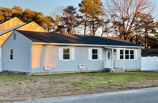 812 Middlesex St, Toms River, NJ 08757