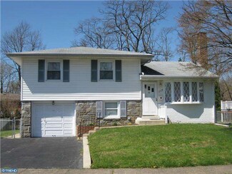 1135 Brookwood Ln, Secane, PA 19018