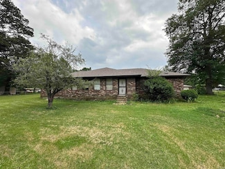 303 W Curran St, Des Arc, AR 72040