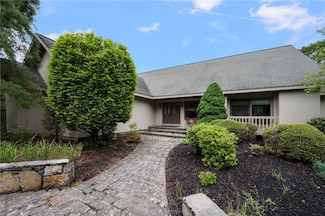 633 Chestnut Hill Rd, Glocester, RI 02814