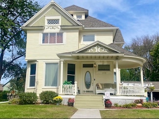 109 W 6th St, Wilton, IA 52778