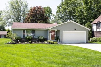19 Moorgate Ct, East Amherst, NY 14051