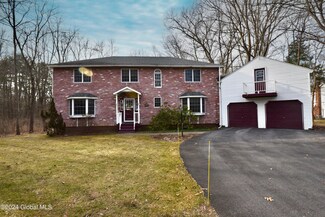 953 Douglas Ct, Schenectady, NY 12309