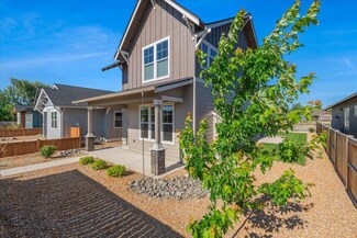 868 NW 19th St, Redmond, OR 97756