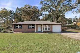 570 7th St SW, Graysville, AL 35073