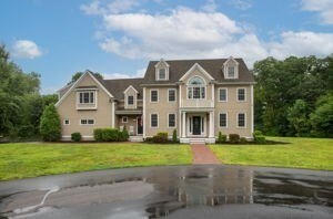33 Farmside Dr, Pembroke, MA 02359
